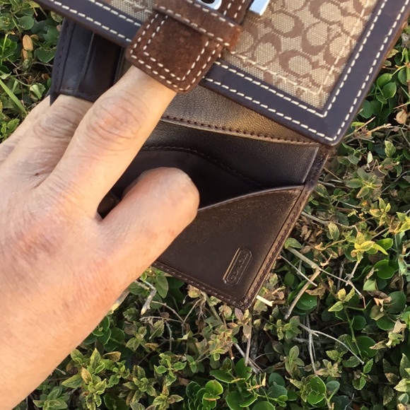 SOLD 🎁🎁🎁🎁🎁Trifold Coach Wallet - Picture 13 of 13